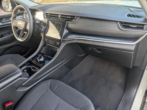 Certified 2023 Jeep Grand Cherokee Laredo image 36