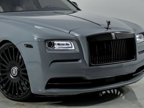 Used 2016 Rolls-Royce Wraith RWD image 3