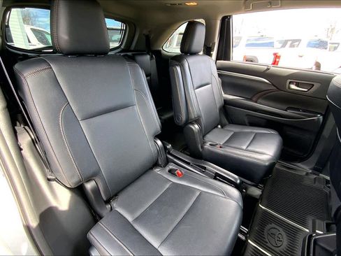 Used 2019 Toyota Highlander Limited Platinum image 19