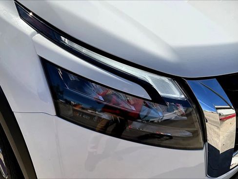 Used 2025 Nissan Pathfinder S image 26