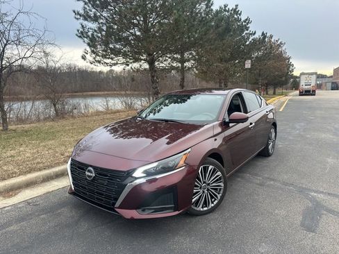 Used 2025 Nissan Altima 2.5 SL image 1