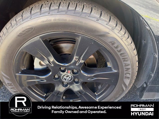 Used 2020 Toyota Sienna SE w/ Nightshade Edition FWD image 11