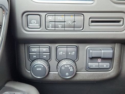 Used 2024 Chevrolet Tahoe LT w/ LT Signature Package AWD/4WD image 28
