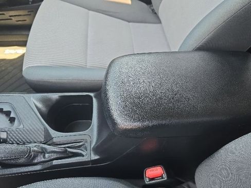 Used 2015 Toyota RAV4 LE AWD/4WD image 31