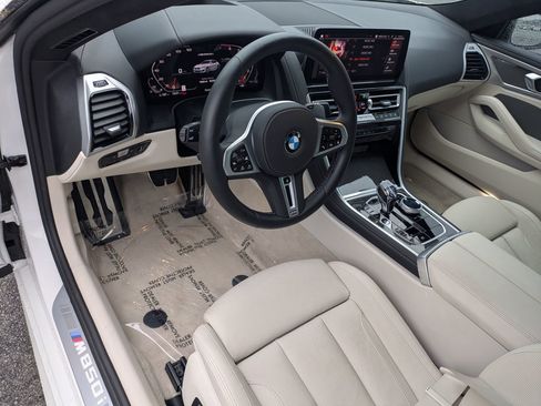 Used 2025 BMW M850i xDrive image 9