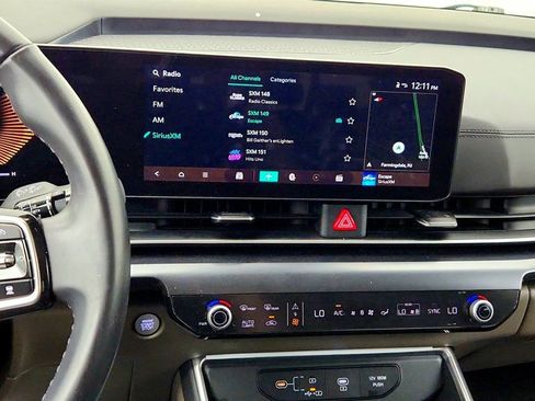 Used 2025 Kia Carnival FWD image 17