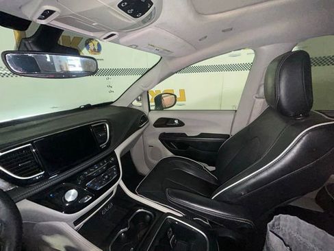 Used 2022 Chrysler Pacifica Limited FWD image 34