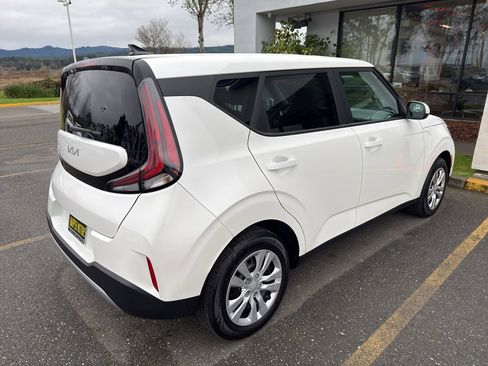 Used 2023 Kia Soul LX image 21