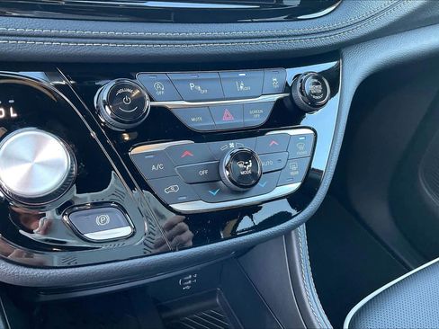 New 2026 Chrysler Pacifica Limited image 18