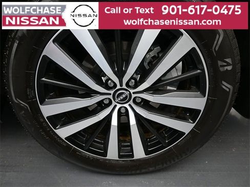 Used 2025 Nissan Pathfinder Platinum w/ Cargo Package image 16