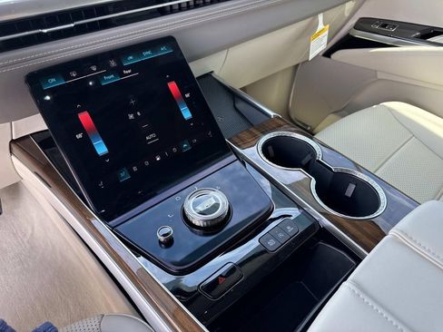 New 2026 Cadillac Escalade Platinum Sport w/ LPO, Floor Liner Package AWD/4WD image 25