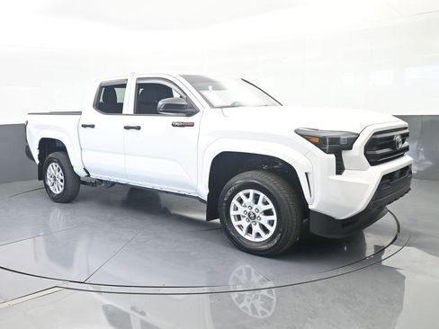 Used 2024 Toyota Tacoma SR AWD/4WD image 8