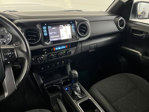 Used 2017 Toyota Tacoma TRD Sport w/ Premium & Technology Package image 33