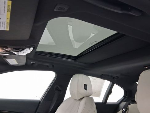 Used 2025 BMW 530i image 13