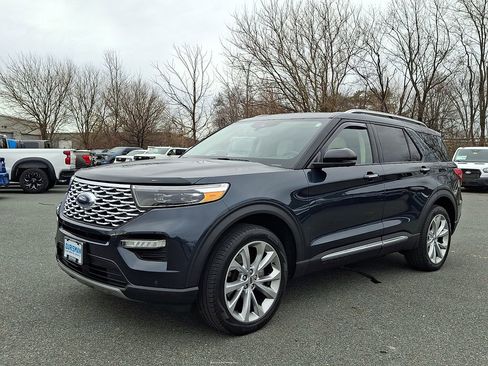 Used 2022 Ford Explorer Platinum w/ Technology Package image 3