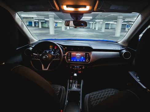 Used 2021 Nissan Kicks SV FWD image 3