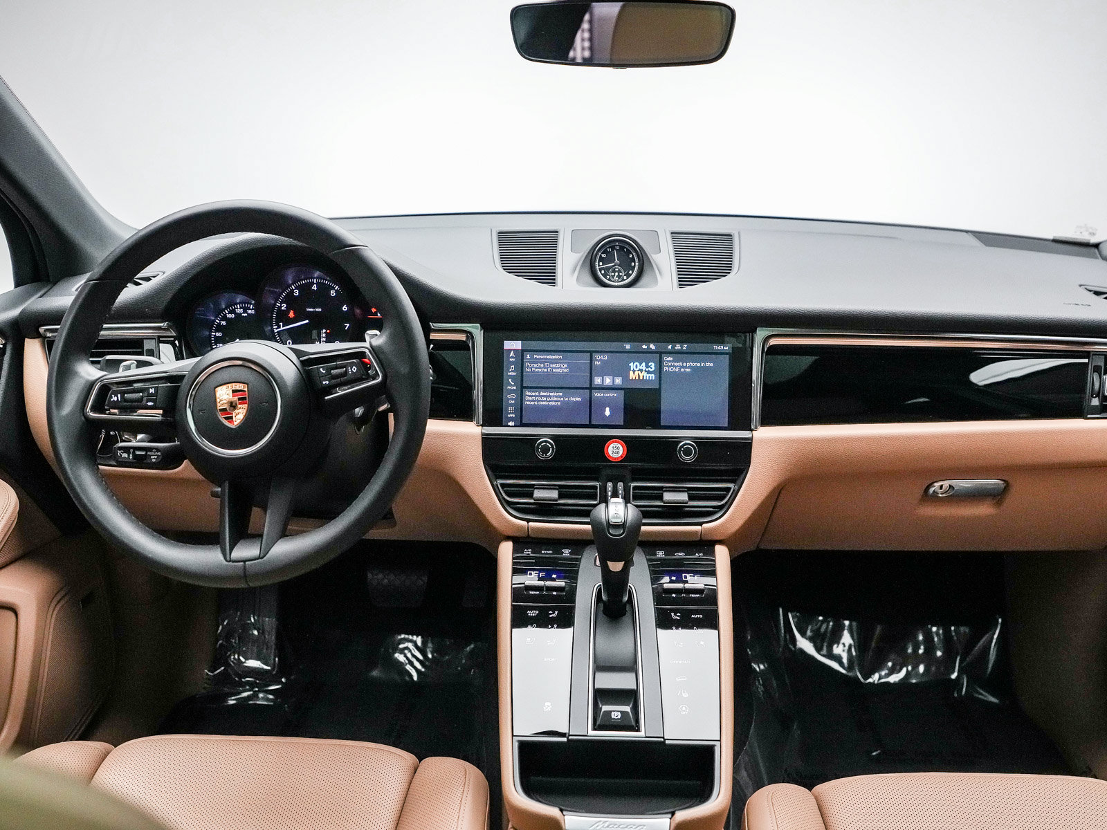 Certified 2026 Porsche Macan AWD/4WD image 13