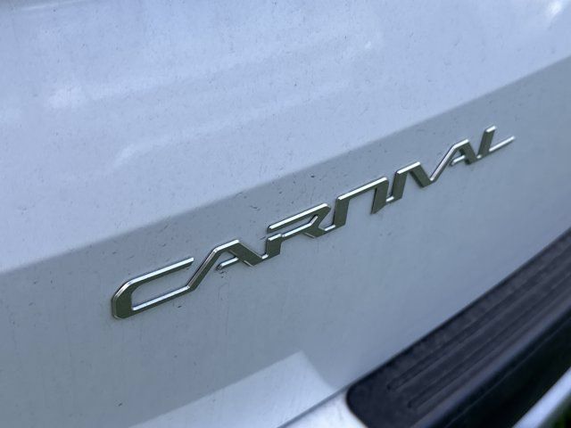 Used 2024 Kia Carnival EX FWD image 11