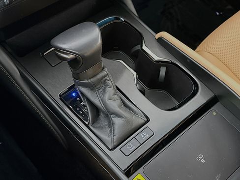 Used 2025 Lexus ES 300h ES 300h w/ Premium Package image 17