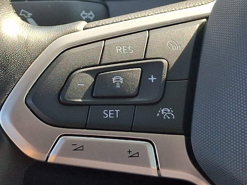 Used 2025 Volkswagen Jetta SE FWD image 21