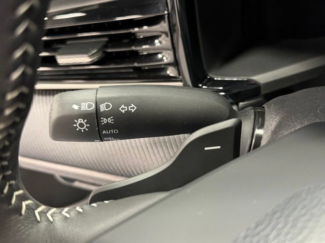 Used 2026 Toyota Camry Hybrid FWD image 16