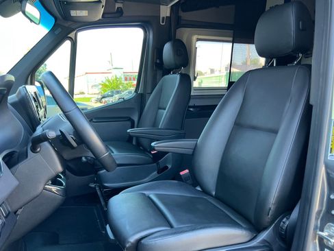Used 2022 Mercedes-Benz Sprinter 2500 image 12