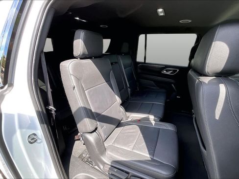 Used 2024 Chevrolet Suburban LT RWD image 26