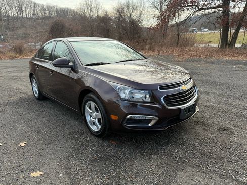 Used 2015 Chevrolet Cruze LT image 2