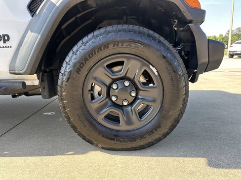 Used 2025 Jeep Wrangler Unlimited Sport AWD/4WD image 13