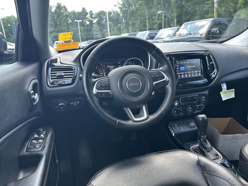 Used 2018 Jeep Compass Latitude w/ Popular Equipment Group FWD image 25