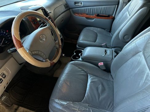 Used 2010 Toyota Sienna XLE image 9