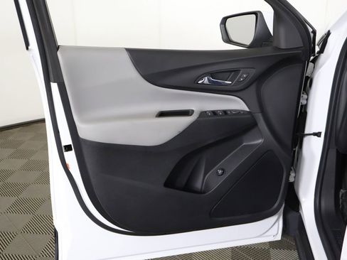 Used 2023 Chevrolet Equinox LT image 24