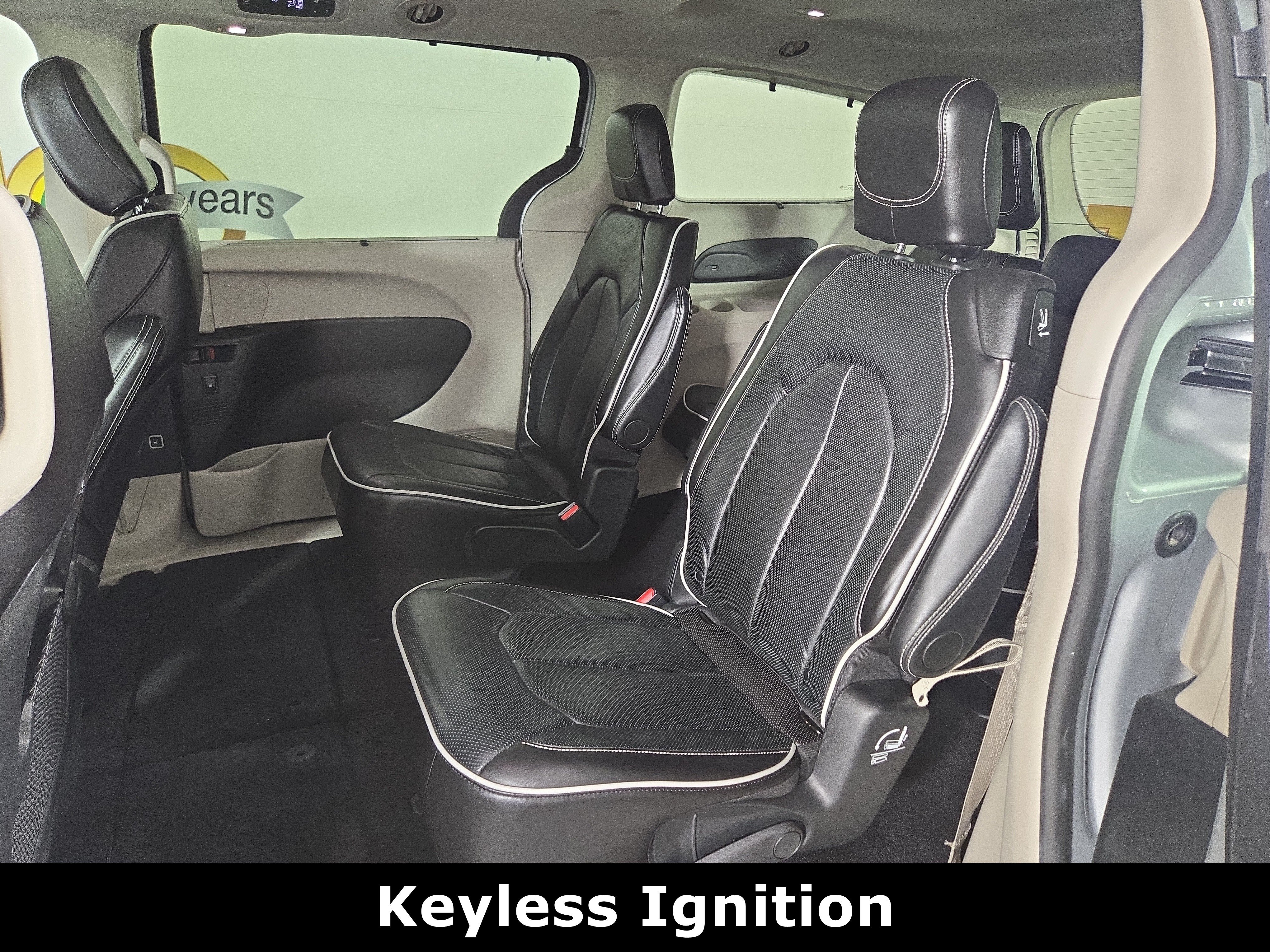Used 2024 Chrysler Pacifica Limited FWD image 12