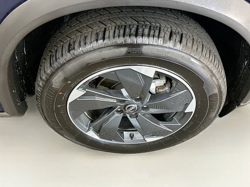 Used 2025 Nissan Rogue SV AWD/4WD image 35