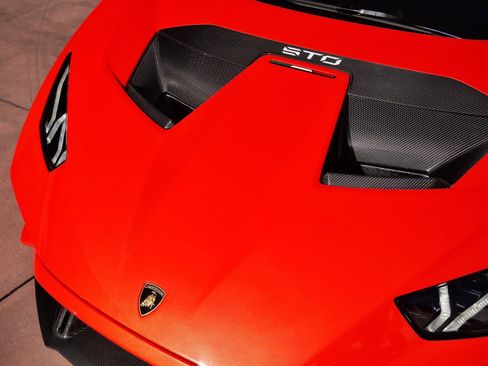 Used 2022 Lamborghini Huracan STO image 17