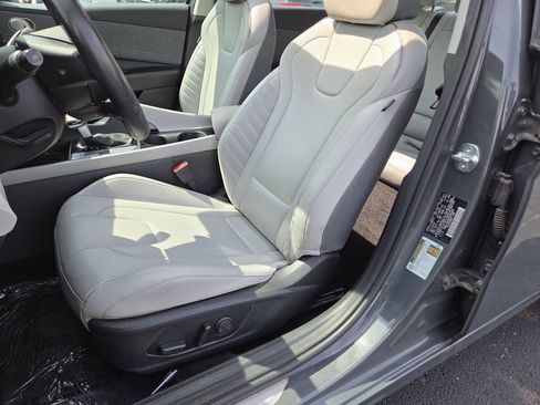 Used 2024 Hyundai Elantra Limited FWD image 25