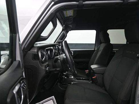 Used 2019 Jeep Wrangler Unlimited Sahara AWD/4WD image 10