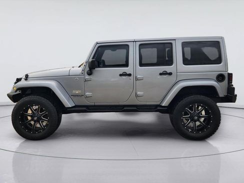 Used 2015 Jeep Wrangler Unlimited Sahara w/ Connectivity Group AWD/4WD image 4