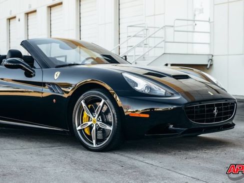 Used 2014 Ferrari California RWD image 66