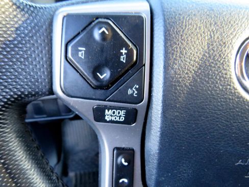 Used 2016 Toyota Tacoma SR5 w/ Towing Package image 12