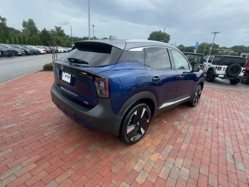 Used 2025 Nissan Kicks SR FWD image 2