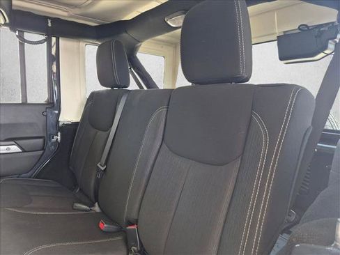 Used 2017 Jeep Wrangler Unlimited Sahara w/ Connectivity Group AWD/4WD image 17