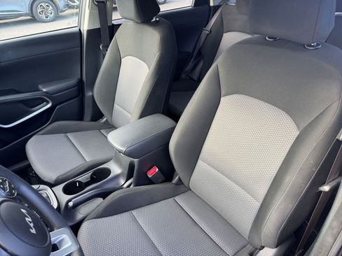 Used 2025 Kia Soul LX w/ LX Technology Package image 34