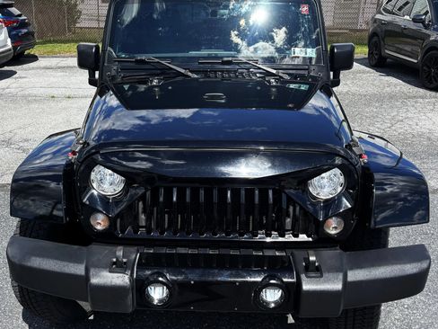 Used 2017 Jeep Wrangler Sahara w/ Connectivity Group AWD/4WD image 2