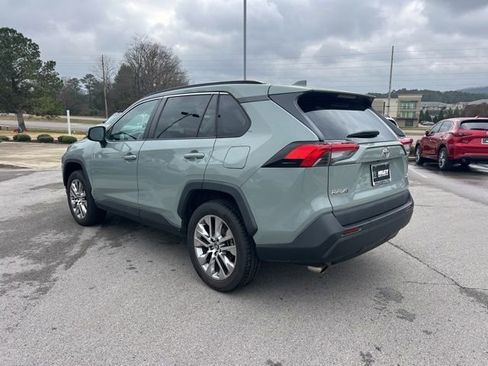 Used 2021 Toyota RAV4 XLE Premium image 5