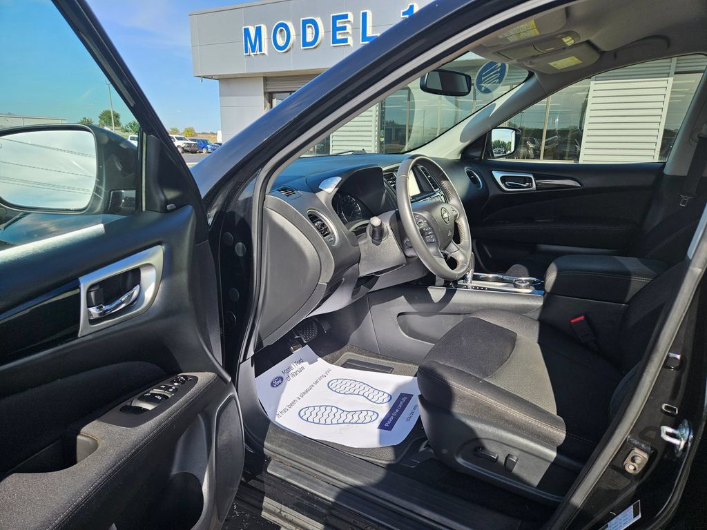 Used 2017 Nissan Pathfinder SV w/ SV Tech Package AWD/4WD image 13