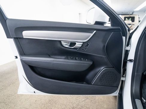 Used 2017 Volvo V90 T6 Cross Country image 16