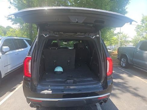 Used 2021 GMC Yukon Denali w/ Denali Premium Package AWD/4WD image 4