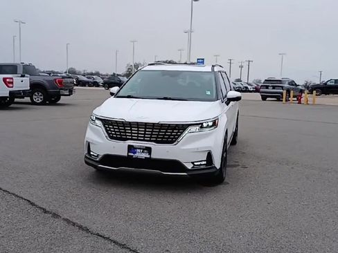 Used 2024 Kia Carnival SX Prestige image 3