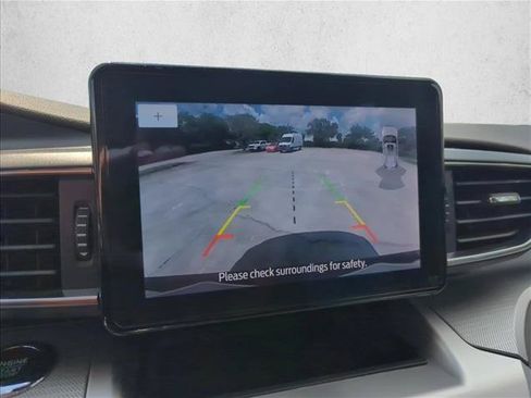 Used 2022 Ford Explorer XLT w/ Equipment Group 202A AWD/4WD image 6